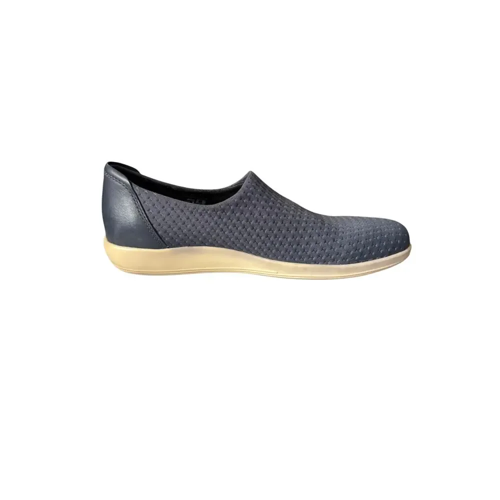 ECCO Soft 2.0 Womens Slip On Sneaker Blue Diamond Knit Textile Size 40 9 9.5